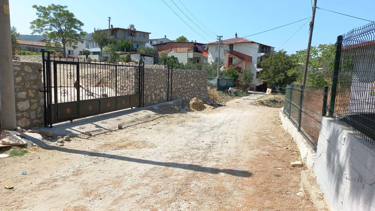 KUŞADASI YENİKÖY'DE 750M2 ARSA